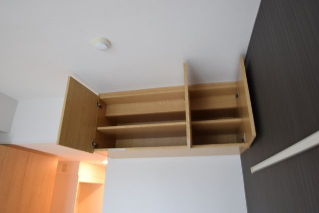 カスタリア西船橋の設備|洋室上部の棚です。