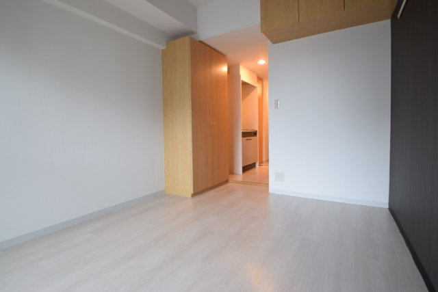 カスタリア西船橋の居間・リビング|明るい洋室です。