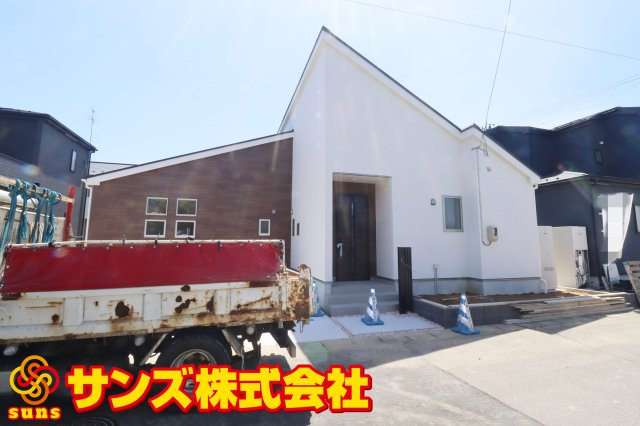 郡山市安積町長久保3丁目　　　2号棟　　　安積第3小学校、安積第2中学区の外観|北東側から見た駐車場を含む外観♪