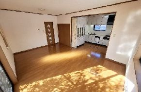 岸和田市尾生町5丁目　中古戸建の居間・リビング