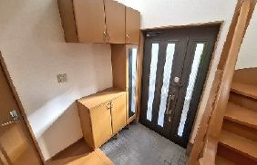 岸和田市尾生町5丁目　中古戸建の玄関