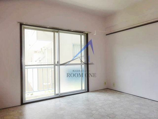 リチェモンテ向ヶ丘A棟の居間・リビング|洋室のお部屋です。