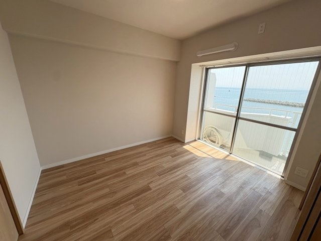 シーサイドシャトー塩屋の洋室|落ち着いた色調の洋室です