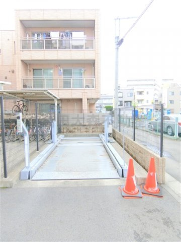 グランドコンシェルジュ大森西の駐車場