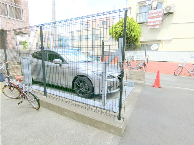 グランドコンシェルジュ大森西の駐車場