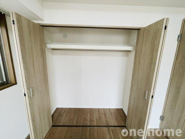 モンセーヌ塚本の収納|◆約6.9帖洋室 収納です！ハンガーパイプ×枕棚付きで横幅もあり、しっかり収納ができます！