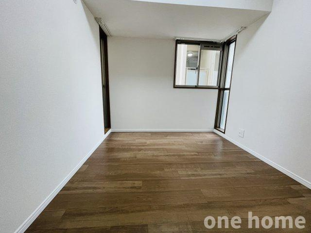 モンセーヌ塚本の洋室|◆約4.9帖洋室です！こちらのお部屋も二面採光につき明るいお部屋です！
◆令和7年12月フルリフォーム完了！手直しなしでお住まいいただけます！