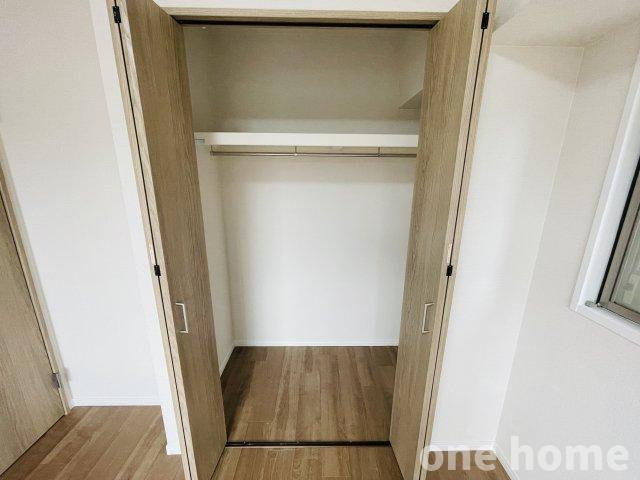モンセーヌ塚本の収納|◆約6.0帖洋室 収納です！ハンガーパイプ×枕棚付きで収納しやすいです！
