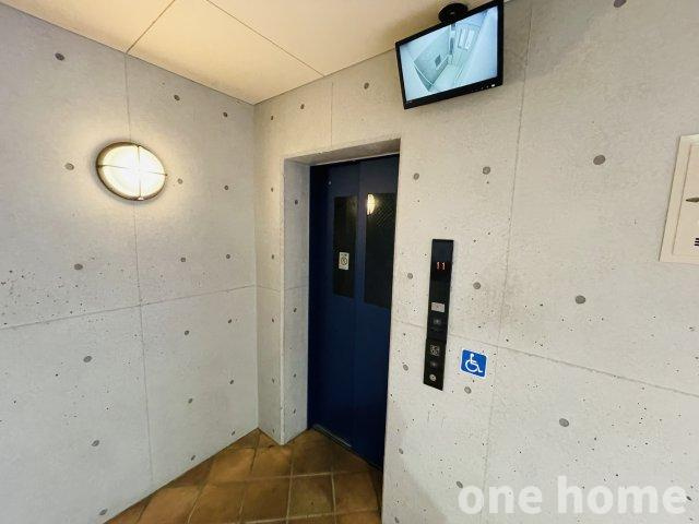 モンセーヌ塚本のその他共用部分|◆エレベーターには防犯カメラが設置されセキュリティー面にも配慮されています！