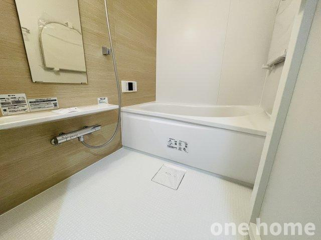 モンセーヌ塚本の浴室|◆広々とした浴室です！新調済！
◆アクセントパネルが施された落ち着きのある空間で一日の疲れをリフレッシュできますね！