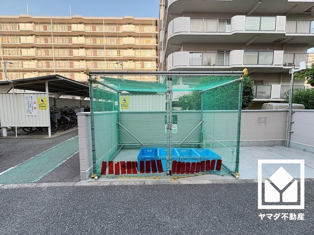 武庫川ニュースカイハイツのその他共用部分|清潔なゴミ出し場で気持ち良くお使い頂けます。