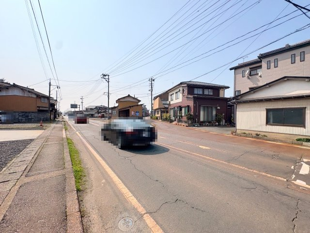 【前面道路含む現地写真】 | 阿賀野市安野町　店舗兼戸建
