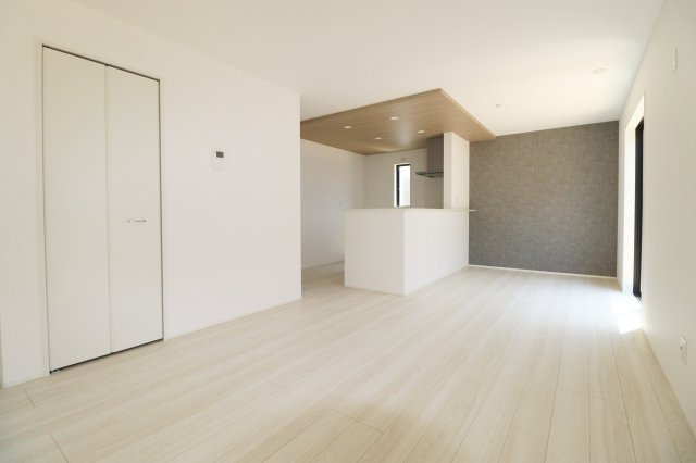 郡山市安積町長久保3丁目　　　３号棟　　　安積第3小学校、安積第2中学区の居間・リビング