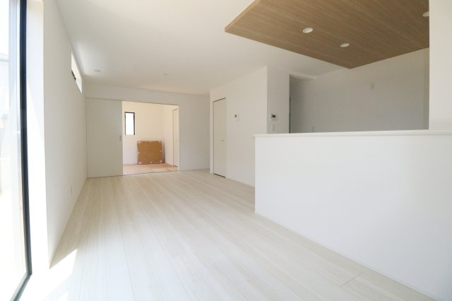 郡山市安積町長久保3丁目　　　３号棟　　　安積第3小学校、安積第2中学区の居間・リビング