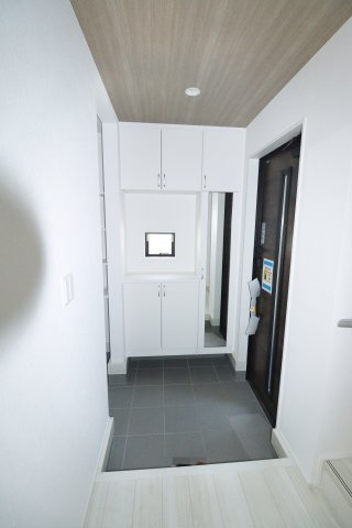郡山市安積町長久保3丁目　　　３号棟　　　安積第3小学校、安積第2中学区の玄関