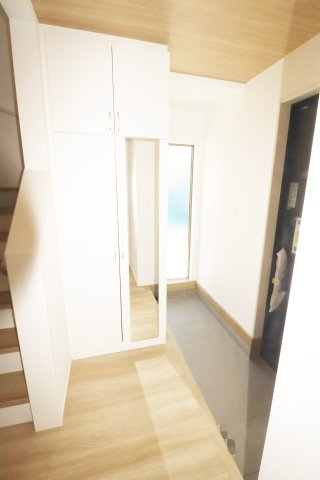 郡山市安積町長久保3丁目　　　３号棟　　　安積第3小学校、安積第2中学区の玄関|※同社施工例