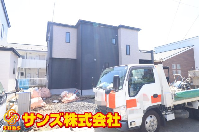 郡山市安積町長久保3丁目　　　３号棟　　　安積第3小学校、安積第2中学区の外観|北東側から見た駐車場を含む外観♪