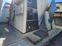 Luana東十条のエントランス