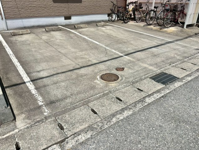 メゾン付城の駐車場