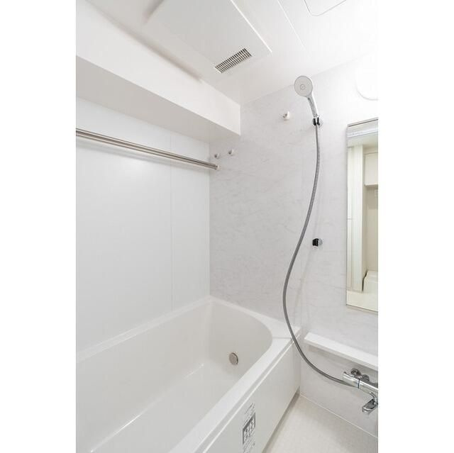 コンフォリア・リヴ東池袋の浴室