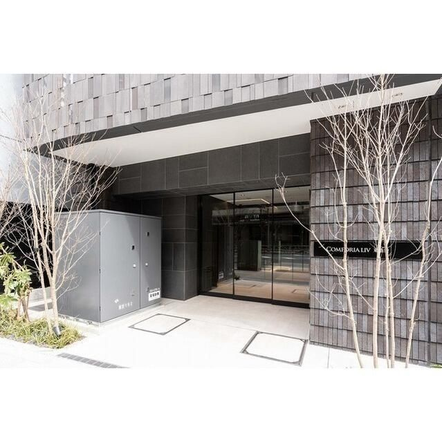 コンフォリア・リヴ東池袋のエントランス