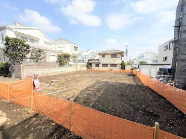 【外観】 | 【仲介手数料３９０万円が無料！】■学芸大学駅１２分■下馬中央公園まで５０米 | 春の特別キャンペーン！
日本一の家計応援サービスに挑戦中！
詳細は「諸費用」欄をご確認下さい！
■学芸大学駅１２分
■下馬中央公園まで５０米
■陽当り良好
■お好きなハウスメーカーで建築可