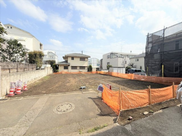 【外観】 | 【仲介手数料３９０万円が無料！】■学芸大学駅１２分■下馬中央公園まで５０米 | 春の特別キャンペーン！
日本一の家計応援サービスに挑戦中！
詳細は「諸費用」欄をご確認下さい！
■学芸大学駅１２分
■下馬中央公園まで５０米
■陽当り良好
■お好きなハウスメーカーで建築可