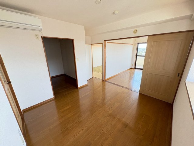 エーヴィゲス市川の駐車場