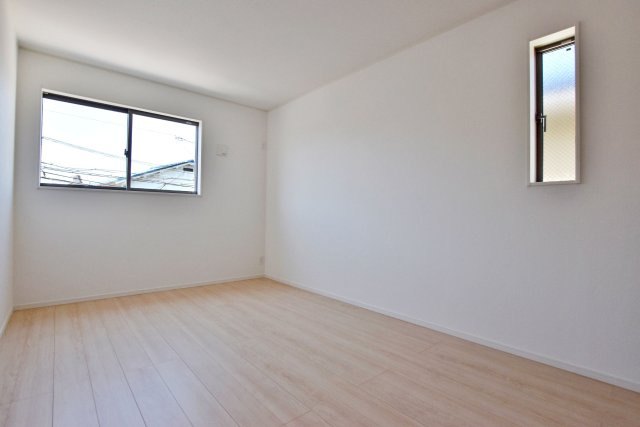 クレイドルガーデン摂津市鳥飼和道新築一戸建て｜全12区画＋駐車1台可の洋室|2階洋室（7.5帖）
2面採光の明るいお部屋です。