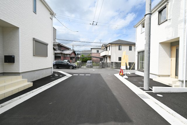 クレイドルガーデン摂津市鳥飼和道新築一戸建て｜全12区画＋駐車1台可の前面道路含む現地写真|南側前面道路　幅員5.8ｍ