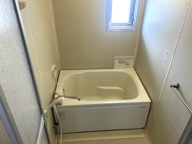 すずらん台コートの浴室|うれしい窓付き追い焚き機能バスルーム