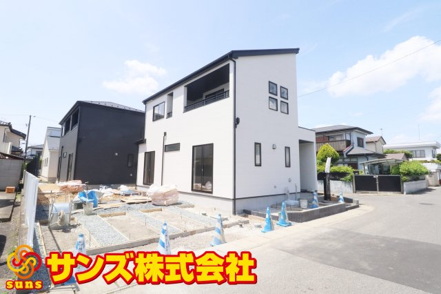 郡山市安積町長久保3丁目　　　４号棟　　　安積第3小学校、安積第2中学区の外観|南東側から見た駐車場を含む外観♪