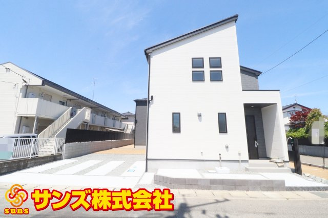 郡山市安積町長久保3丁目　　　４号棟　　　安積第3小学校、安積第2中学区の外観|東側から見た駐車場を含む外観♪