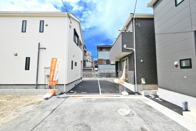 クレイドルガーデン摂津市鳥飼和道新築一戸建て｜全12区画＋駐車1台可の外観|7号棟外観写真です。現在順調に工事が進んでいます。