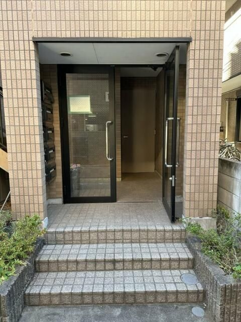 メゾン石神東池袋のエントランス