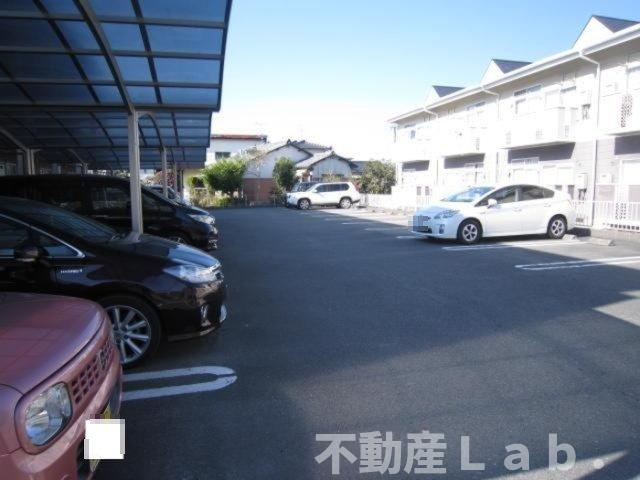 ルルディの駐車場