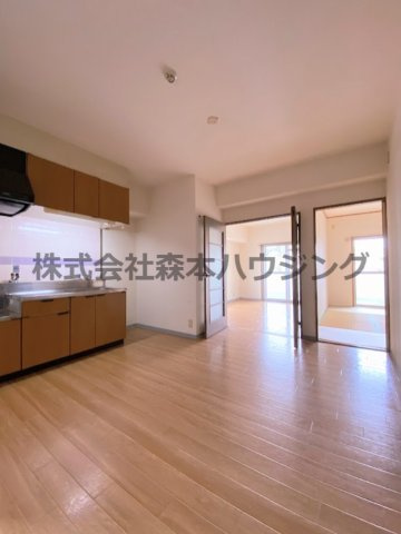 【居間・リビング】 | 　グランドヴィラ香里 | こちらの居間で趣味の時間をお楽しみください
