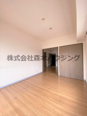 【洋室】 | 　グランドヴィラ香里 | 使い勝手のいい洋室です