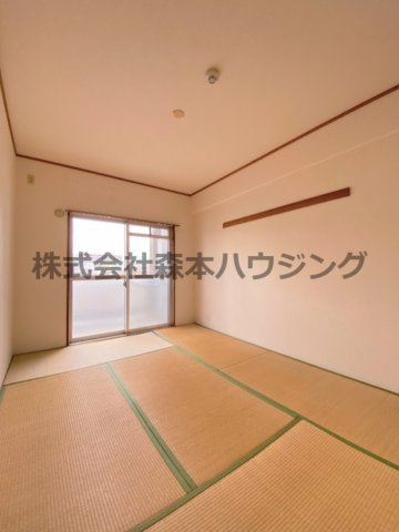 【和室】 | 　グランドヴィラ香里 | 畳の上でゆっくりとくつろげる和室です