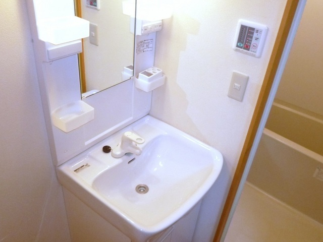 グレースステージの洗面所|独立洗面台付いてます。