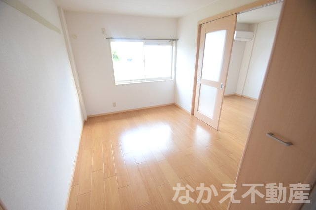 【寝室】 | 落ち着いた色調の寝室です