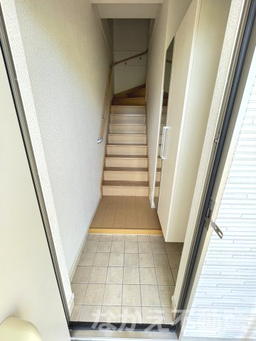 【玄関】 | 収納もある玄関です