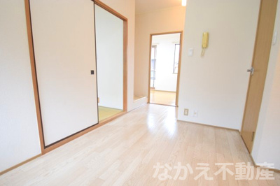 【居間・リビング】 | ＳＡＫＵＲＡ | こちらの居間で趣味の時間をお楽しみください