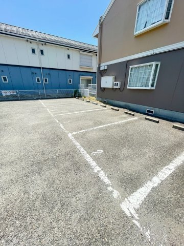 グレースハイムA棟の駐車場