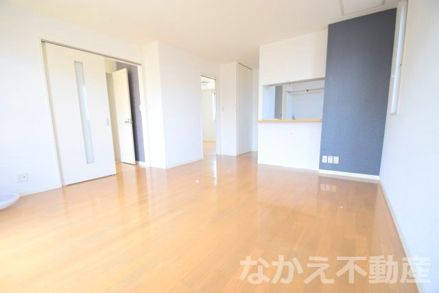【居間・リビング】 | こちらの居間で趣味の時間をお楽しみください