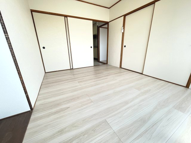 【寝室】 | 広くて明るい寝室