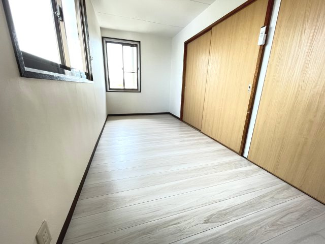 【寝室】 | 広くて明るい寝室