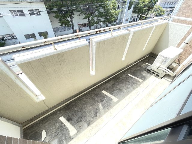 【バルコニー】 | お洗濯にも便利なバルコニー付き