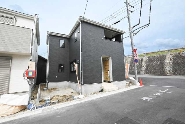 クレイドルガーデン摂津市鳥飼和道新築一戸建て｜全12区画＋駐車1台可の外観|全12区画の分譲地。現在順調に工事中です。