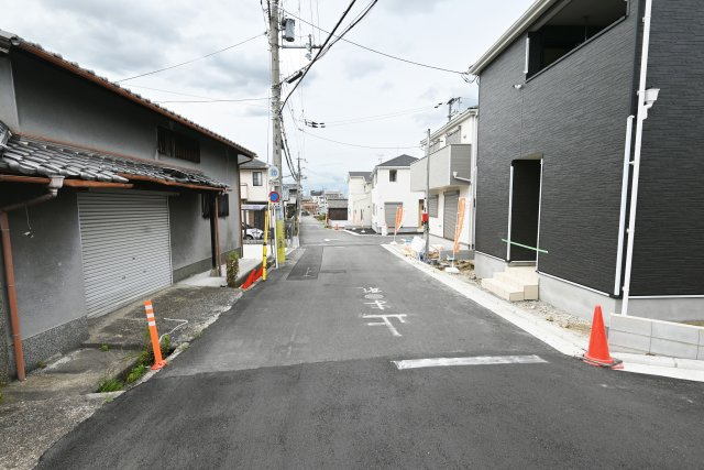 クレイドルガーデン摂津市鳥飼和道新築一戸建て｜全12区画＋駐車1台可の前面道路含む現地写真|西側前面道路　幅員5.8ｍ